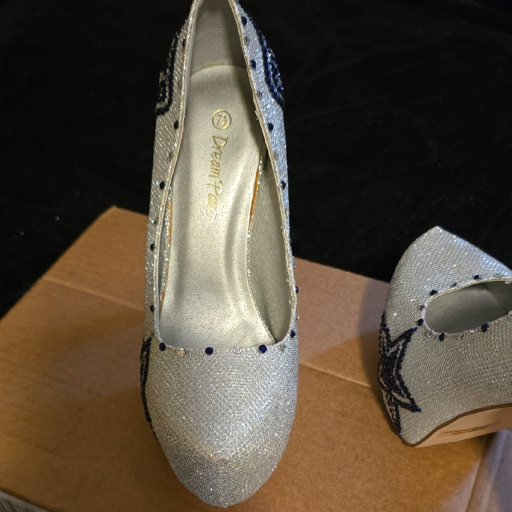 Dream Pairs Silver and Blue Heels - Picture 6 of 12